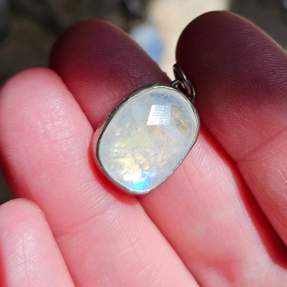 smaller Flashy Moonstone Pendant